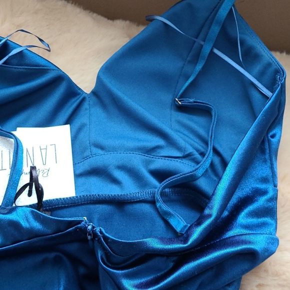 NWT Revamped LA Nuit Stretch Blue Shiny Gown - Picture 5 of 5